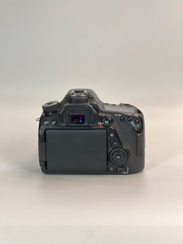 بادی دوربین کارکرده Canon 80D - تصویر 2